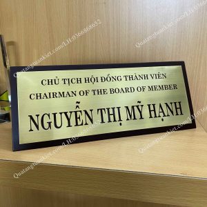 Biển chức danh để bàn tam giác đồng ăn mòn 2 bang-ten-de-ban-tam-giac