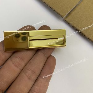 Bảng tên nhân viên fpt thay tên đồng mạ vàng 2 bang-ten-nhan-vien-fpt-vang