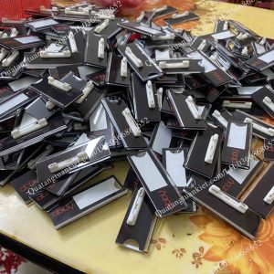 bang ten nhan vien mica in uv gia tai xuong