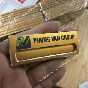 Bảng tên nhân viên thay tên loại 3 in UV 2 bang-ten-nhan-vien-thay-ten-loai-3-bac