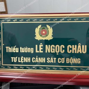 Biển chức danh công an gỗ đồng ăn mòn 3 bien-chuc-danh-cong-an-go-dong-an-mon-1