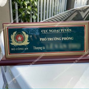 Biển chức danh để bàn công an đồng 1 mặt phủ keo epoxy 2 bien chuc danh de ban cong an go dong 1