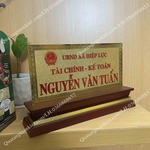 bien-chuc-danh-de-ban-mat-dong-2mm