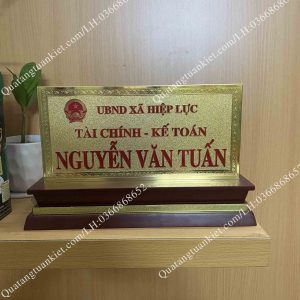 bien-chuc-danh-de-ban-mat-dong-2mm-dep