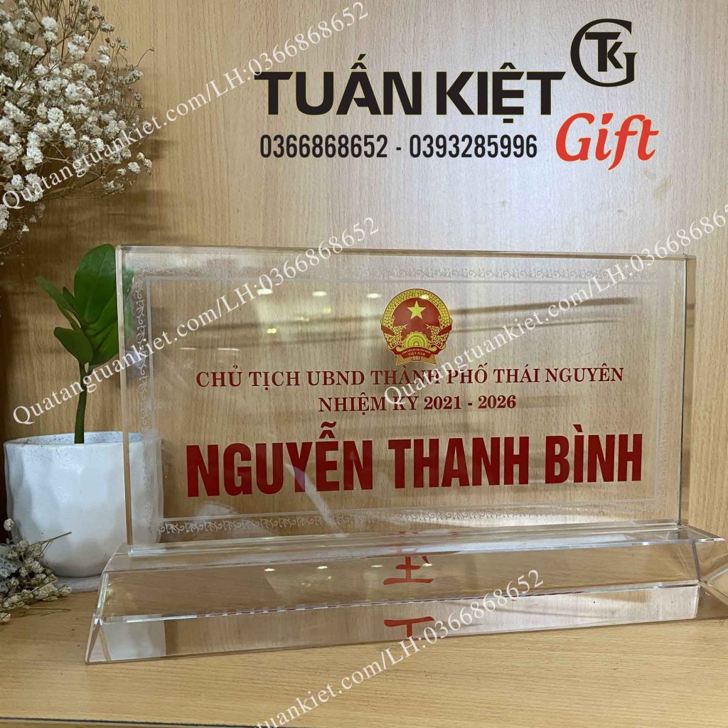 Biển chức danh để bàn pha lê sang trọng