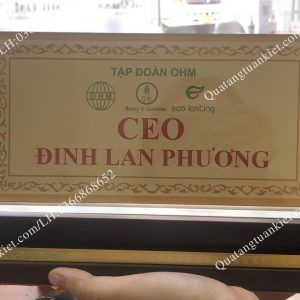 Biển chức danh gỗ mica mặt 3mm,5mm 1 bien-chuc-danh-go-mica