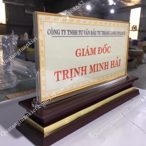 Biển chức danh gỗ mica mặt 3mm,5mm 3 bien-chuc-danh-mica-dep
