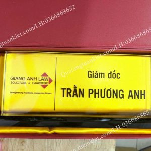 Biển chức danh để bàn pha lê đế đen in uv 1 bien-chuc-danh-pha-le