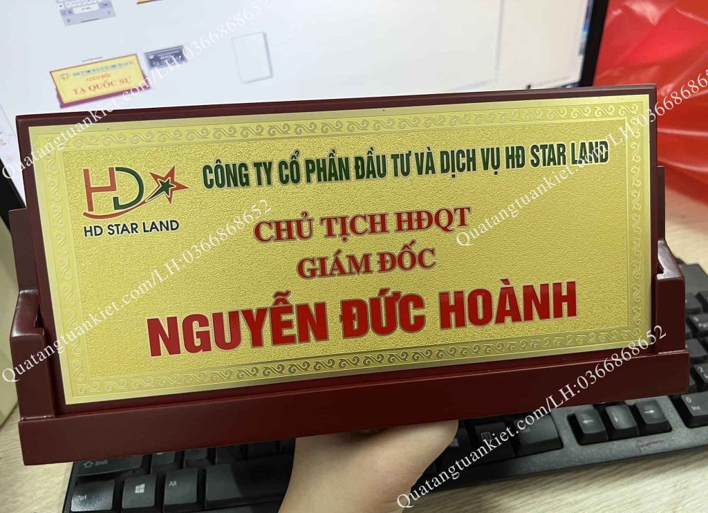 Biển chức danh tam giác đồng 1 mặt