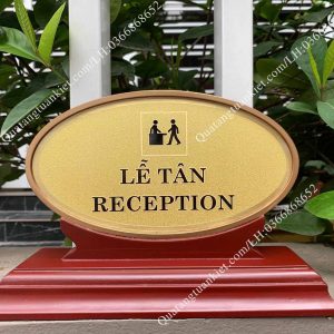 Biển lễ tân để bàn đồng ăn mòn 2 mặt 1 bien-le-tan-go-dong