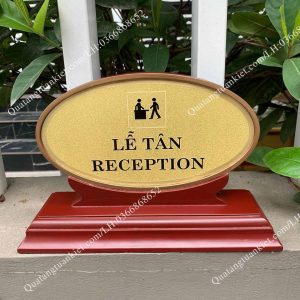 Biển lễ tân để bàn đồng ăn mòn 2 mặt 2 bien-le-tan-go-dong-an-mon