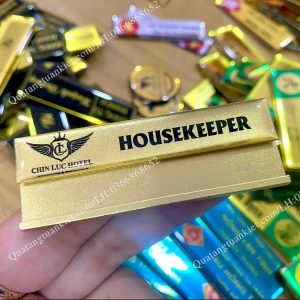 Bảng tên nhân viên thay tên loại 1(thay tên 1 nửa) 1 the-thay-ten-nhan-vien