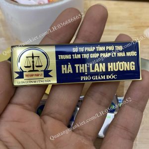 bang-ten-nhan-vien-dong-noi-to-mau-nen