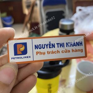 bang-ten-nhan-vien-inox-in-uv