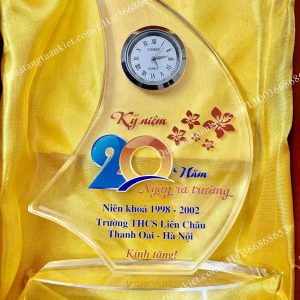 Biểu trưng pha lê buồm cong mặt đồng hồ 1 bieu-trung-pha-le-buom-cong-mat-dong-ho