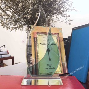 bieu-trung-pha-le-ngon-lua-xanh-trang