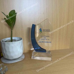 bieu-trung-pha-le-sen-xanh