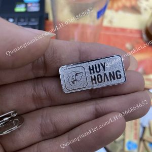 Huy hiệu cài áo đồng mạ bạc 3 huy-hieu-cai-ao-dong-an-mon-ma-bac