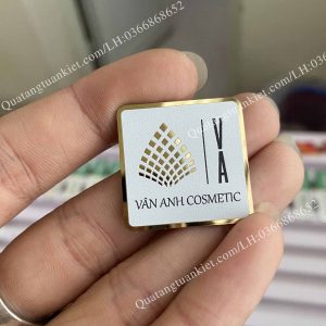 huy hieu cai ao inox 1