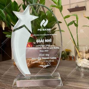 Biểu trưng pha lê mẫu TK02 3 ky-niem-chuong-gia-re-tk02