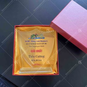 ky-niem-chuong-pha-le-hinh-chiec-khien