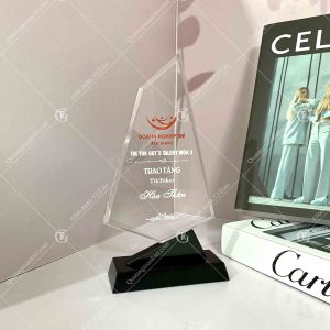 Biểu trưng pha lê mẫu TK05 1 ky-niem-chuong-pha-le-tk05