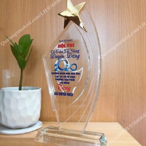 Biểu trưng pha lê buồm sao trong 1 lam-bieu-trung-pha-le-buom-sao-trong