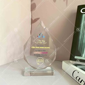 Biểu trưng pha lê giọt nước 3 lam knc giot nuoc tai ha noi