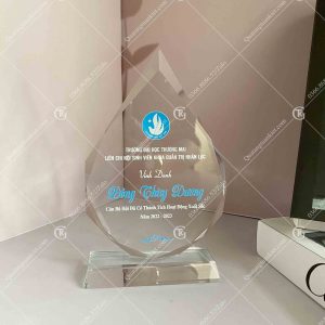 Biểu trưng pha lê giọt nước 1 lam-ky-niem-chuong-pha-le-giot-nuoc