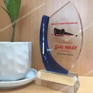 lam-ky-niem-chuong-pha-le-sen-xanh