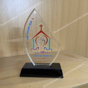 Biểu trưng pha lê mẫu TK04 1 xuong-san-xuat-bieu-trung-pha-le-mau-tk04