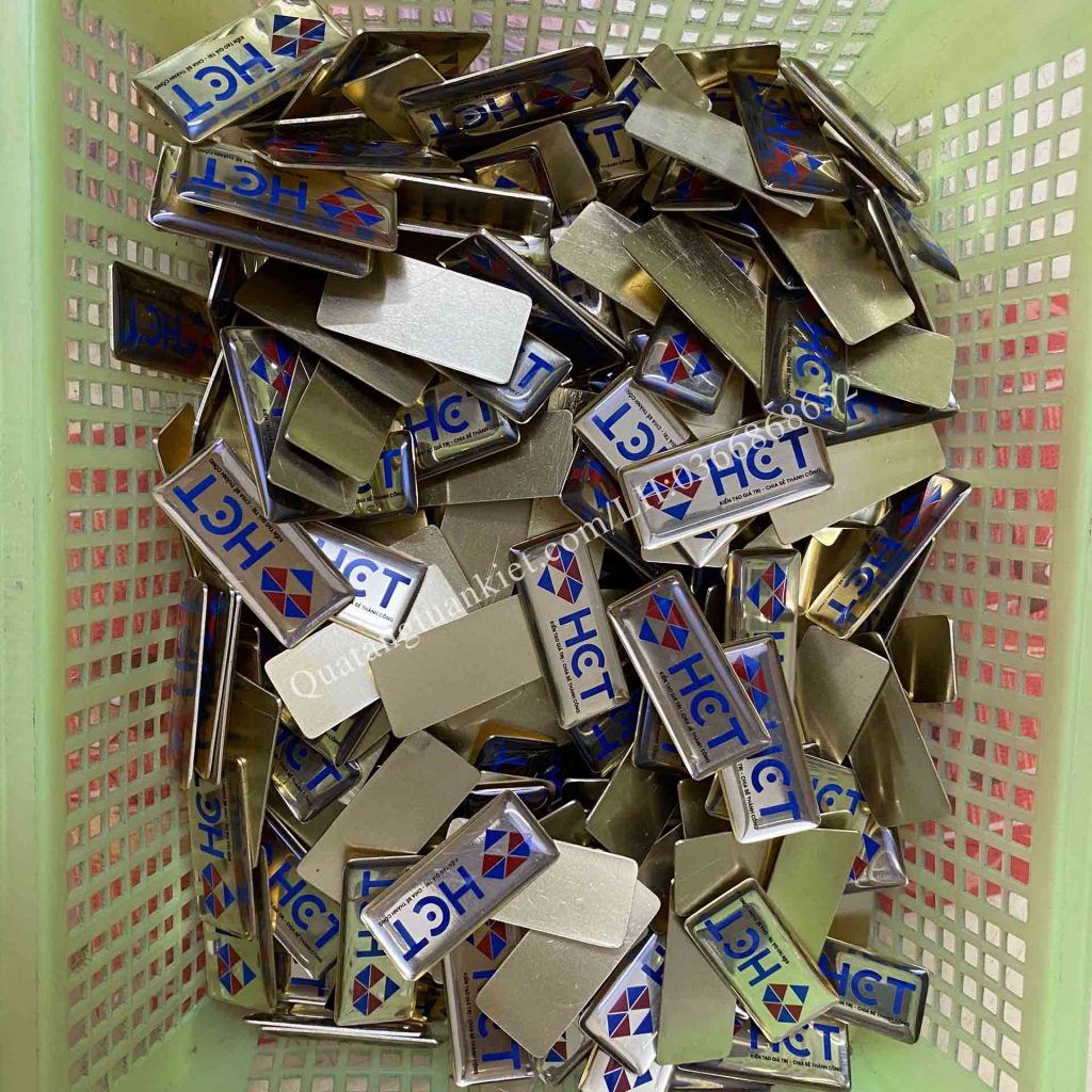 xuong-san-xuat-huy-hieu-cai-ao-dong-an-mon