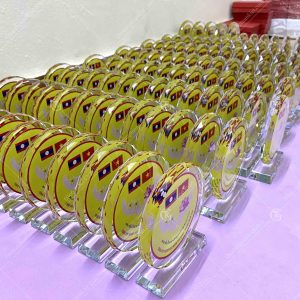 xuong-san-xuat-ky-niem-chuong-tron-12cm