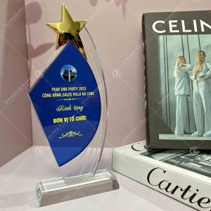 Biểu trưng pha lê buồm sao xanh 2 xuong-san-xuat-ky-niem-chuong-pha-le-buom-sao-xanh