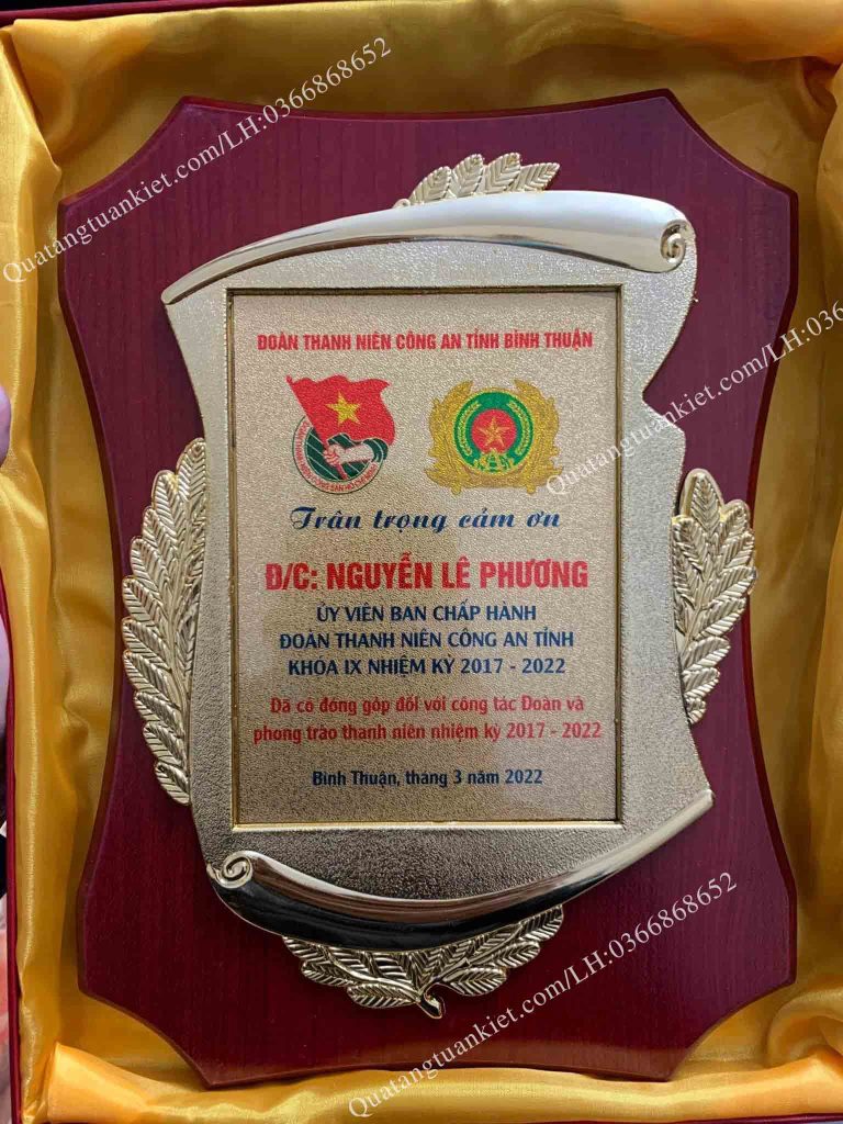 bieu-trung-go-eo-khung-la