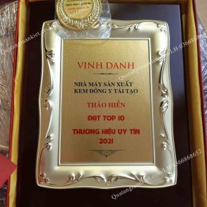 bieu-trung-go-khung-kim-loai-hoa-van-day