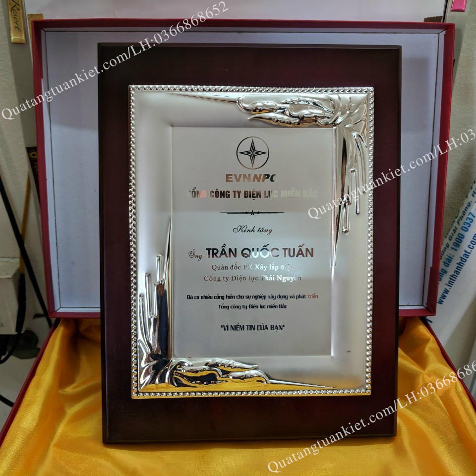 bieu-trung-go-khung-laser-hoa-van-goc bieu-trung-go-khung-laser-hoa-van-goc