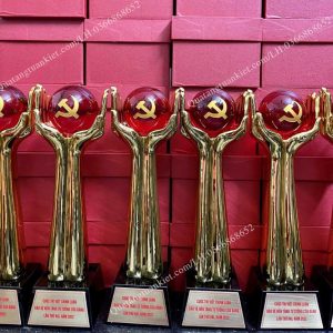 Cúp composite bàn tay quả cầu mạ vàng 2 cup-composite-ban-tay-qua-cau-ma-vang