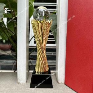 cup-composite-ma-vang-qua-dia-cau-pha-le