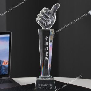 Cúp pha lê bàn tay Like 2 cup-luu-niem-thuy-tinh
