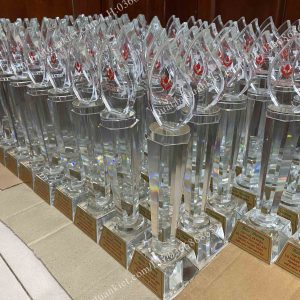 Cúp pha lê ngọn lửa 2 cup-pha-le-ngon-lua