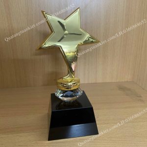 cup-pha-le-sao-don-dem-kim-cuong-de-den