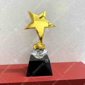 cup-pha-le-sao-don-thap-kim-cuong-de-den