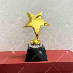 cup-vinh-danh-sao-don-thap-de-den