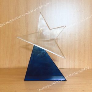 lam-bieu-trung-pha-le-sao-than-xanh