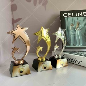 Cúp pha lê sao đôi thấp đế đen 2 lam-cup-pha-le-sao-doi-thap-de-den-tai-ha-noi