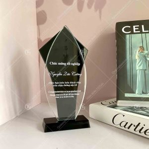 lam-ky-niem-chuong-pha-le-tk06-tai-ha-noi