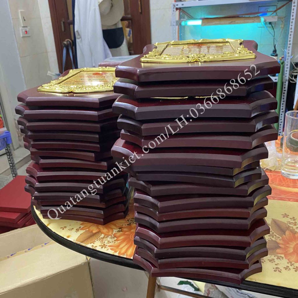 xuong-san-xuat-bieu-trung-go-eo xuong-san-xuat-bieu-trung-go-eo