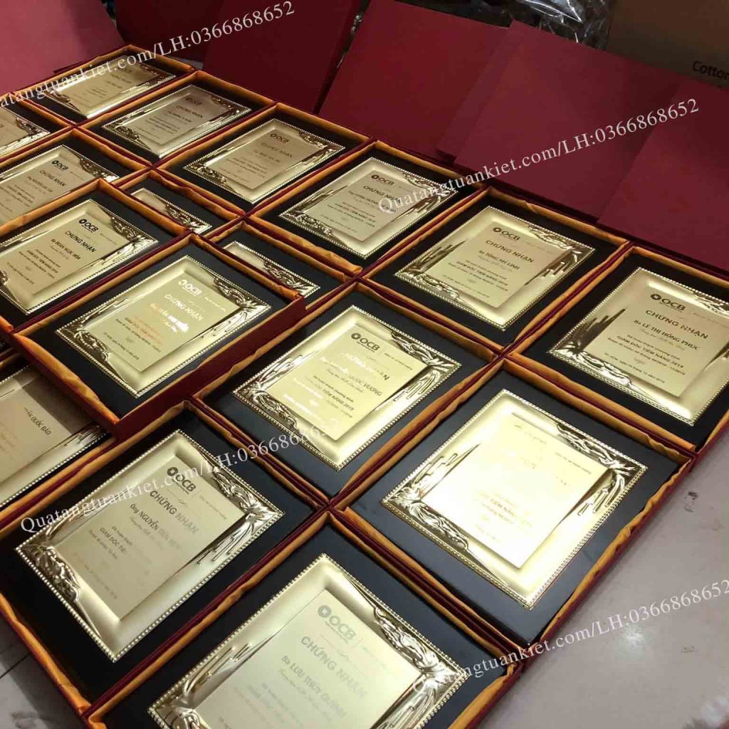 xuong-san-xuat-bieu-trung-go-khung-kim-loai xuong-san-xuat-bieu-trung-go-khung-kim-loai