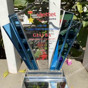 Biểu trưng pha lê hình quạt Viettel 3 xuong-san-xuat-bieu-trung-pha-le-hinh-quat